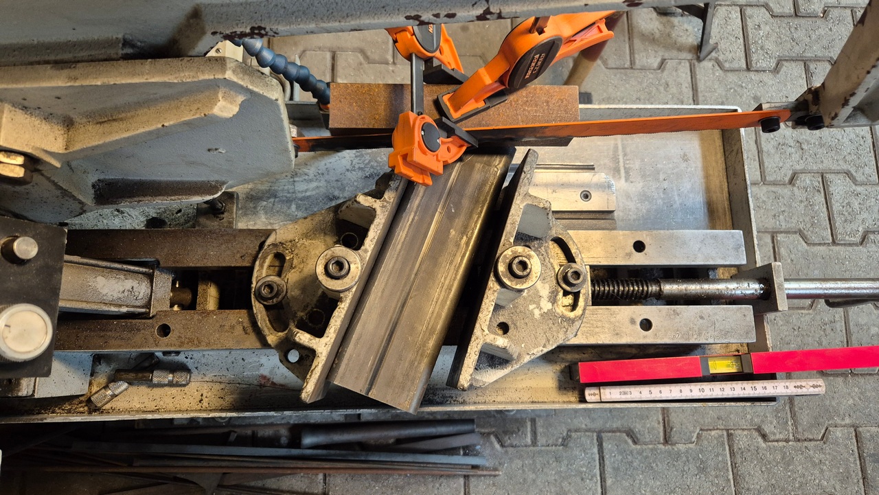 Halter-fuer-Zwischenfrucht-Saegeraet-04
